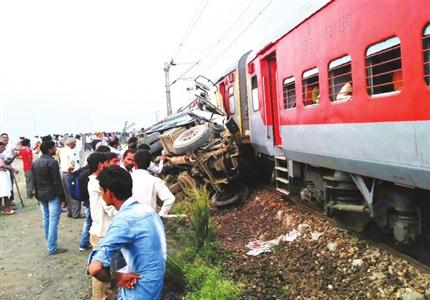 火車脫軌撞車事故頻發(fā)原因探究，火車事故頻發(fā)，探究脫軌撞車原因