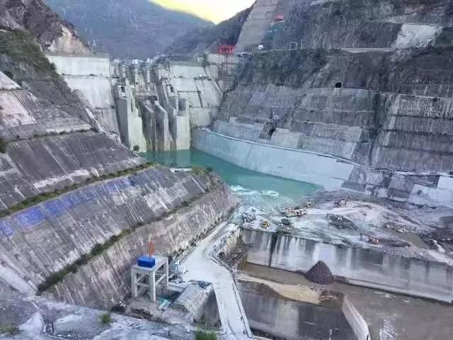 華能國際電力股份有限公司，電力行業(yè)的翹楚，華能國際電力，行業(yè)翹楚引領(lǐng)未來